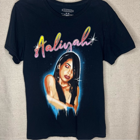 Aaliyah Graphic Tee - Picture 1 of 6